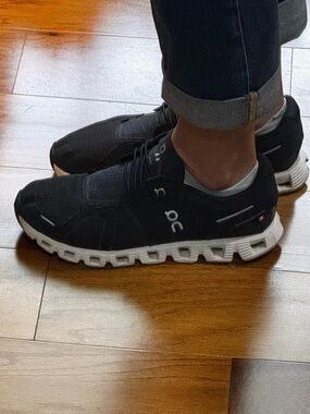 On Running Womens On Cloud 5 Black/White Running Shoes Size 8.5